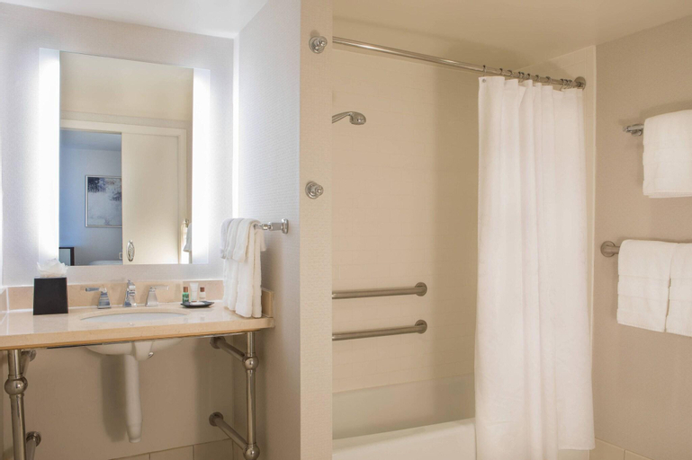 Bathroom 10
