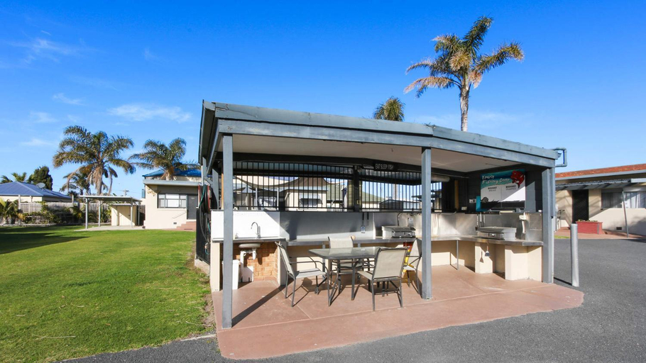 Others 5, Ocean Bridge Lakes Entrance, E. Gippsland - Bairnsdale
