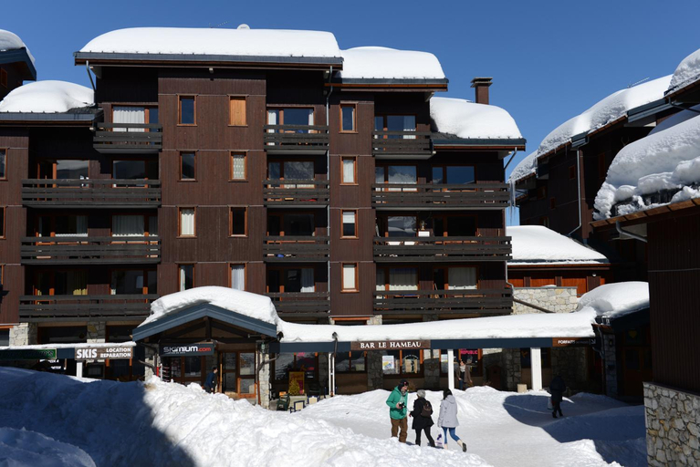 Exterior & Views