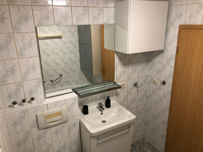 Bathroom 5, Pension Miranda, Kelheim