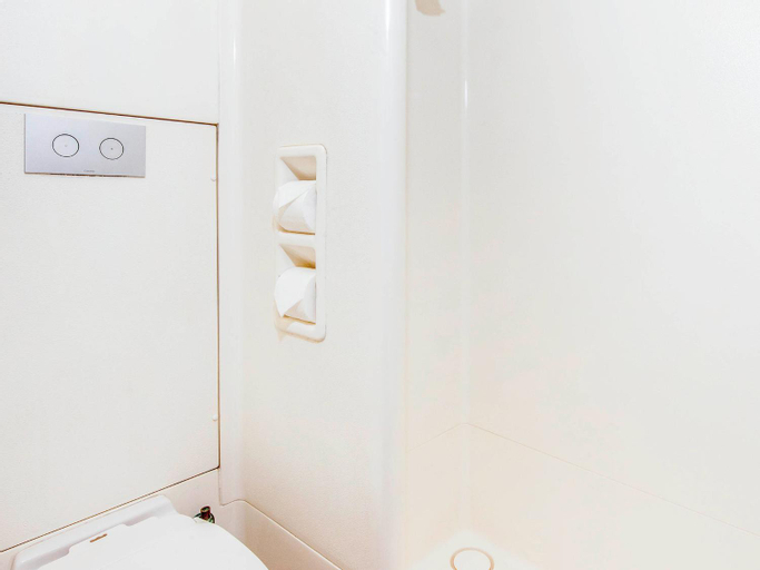 Bathroom 10