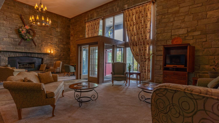 Public Area 3, 4 Seasons at Beech Mountain, Avery