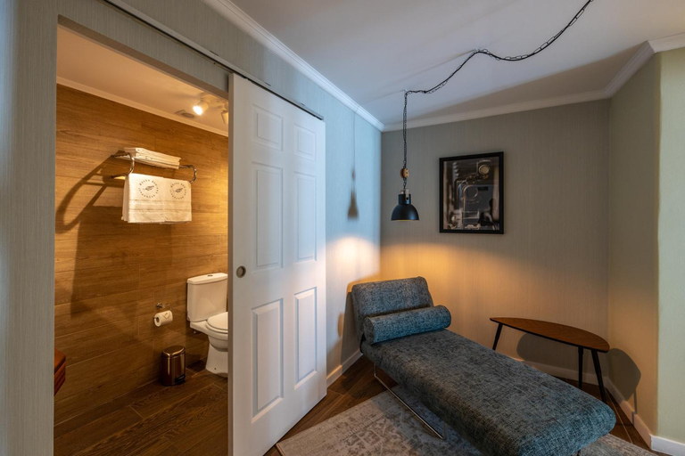 Bathroom, Bossa & Bed Hostel, Lisbon