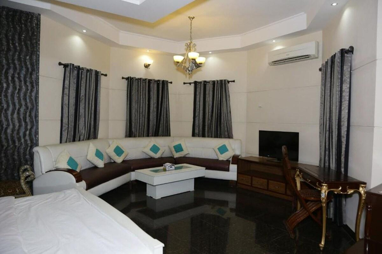 Bedroom 2, Midway Hotel & Restaurant, Bahawalpur