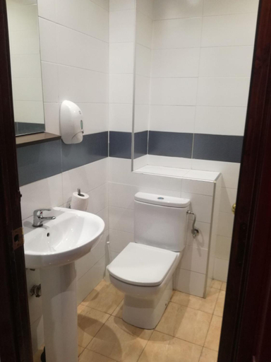 Bathroom 5, Pension San Ramon, Barcelona