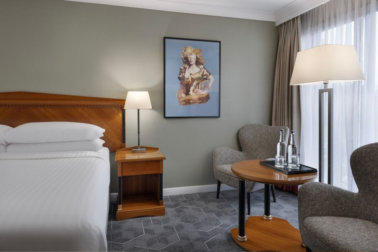 Bedroom 3, Marriott Hotel Heathrow Windsor, Slough