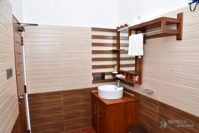Bathroom 2, Simoya Nature Park, Dambulla
