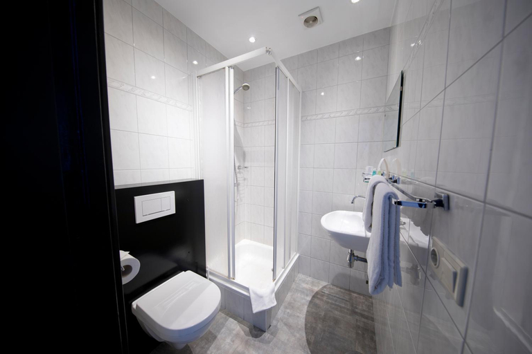 Bathroom 4, Hotel Restaurant St. Lambert, Helmond