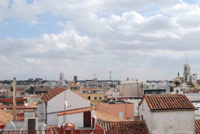Others 4, Hostal America, Madrid