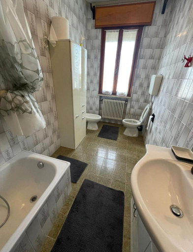 Bathroom 3, Le ballerine, Rovigo