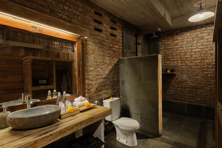 Bathroom 15