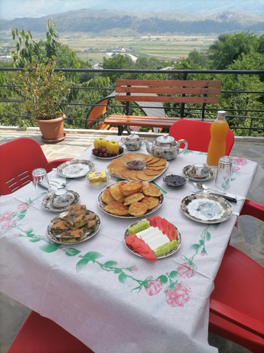 Others 4, Bixhaku GuestHouse, Gjirokastrës