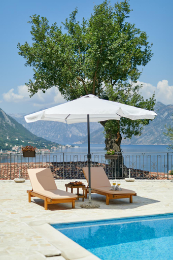 Sport & Beauty 2, Our Sunset Apartments with Pool and Sea View