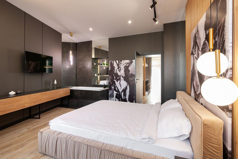 Others 4, Royal romantic apartment with bathtub, L'vivs'ka