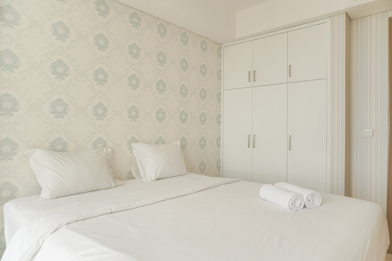 Bedroom 3, Cozy and Modern Look 1BR Gold Coast Apartment By Travelio, Jakarta Utara