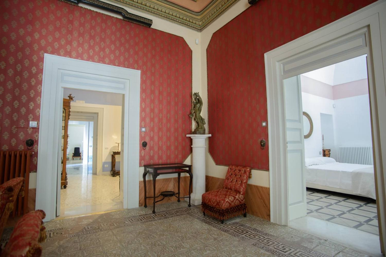 Others 3, Palazzo Introna, Bari
