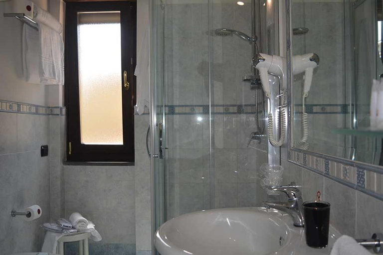 Bathroom 4, Costa Hotel, Napoli