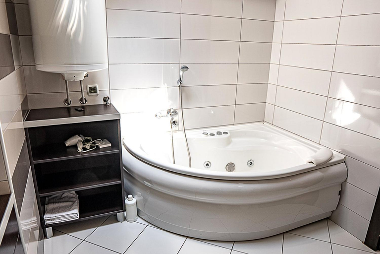 Bathroom 2, Pleasure Cair smestaj, Niš