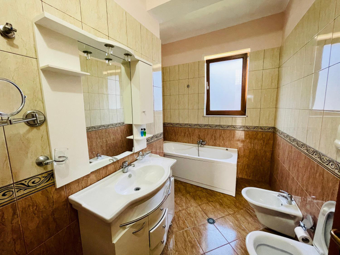 Bathroom 3, Villa Coli, Vlorës