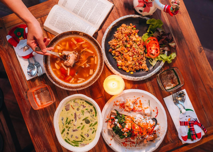 Food & Drinks 12