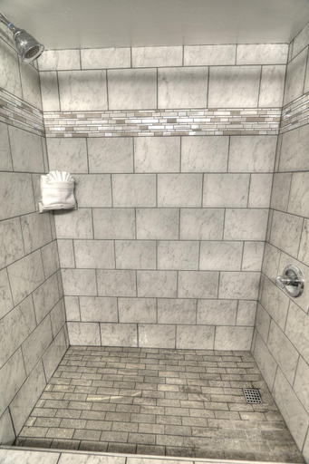Bathroom 4, The Ramsey Hotel & Convention Center, Sevier