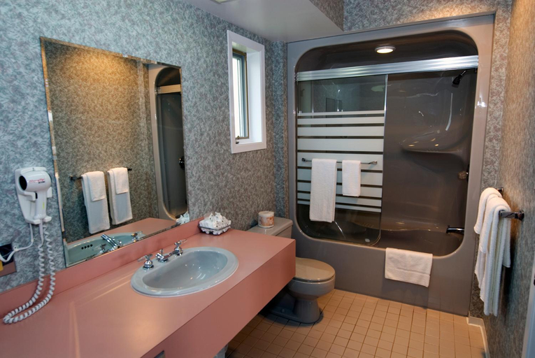 Bathroom 4, Daigle Motel, Madawaska