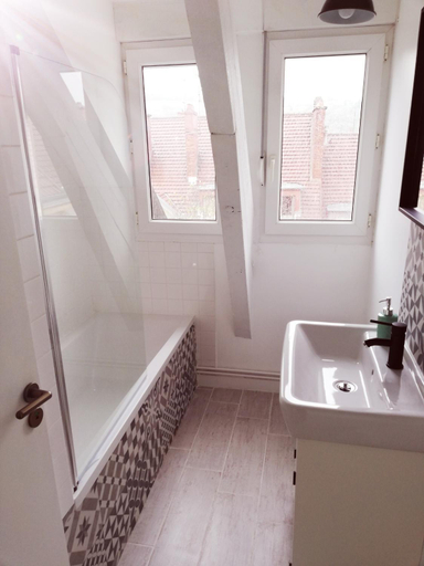 Bathroom 3, Suite 24, Saône-et-Loire