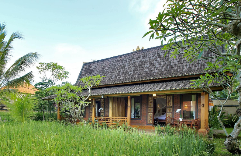 Exterior 10
