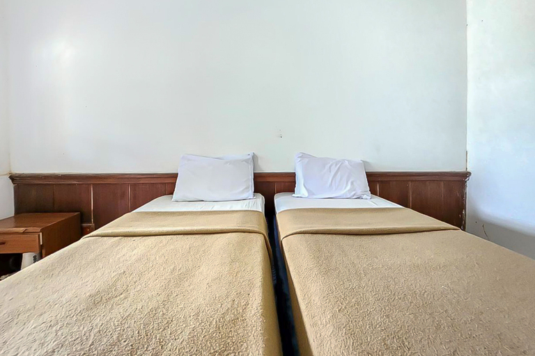 Bedroom 5, RedDoorz near Pasar Cipanas, Cianjur
