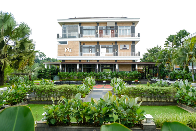 Exterior & Views 20