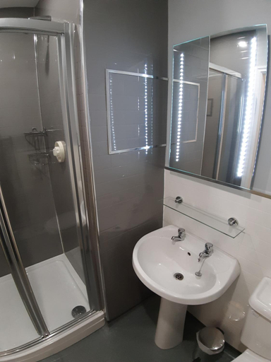 Bathroom 3, The Hanover Hotel, Sefton