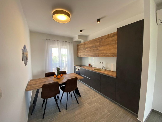 Others 5, Villa Tragurium, Trogir
