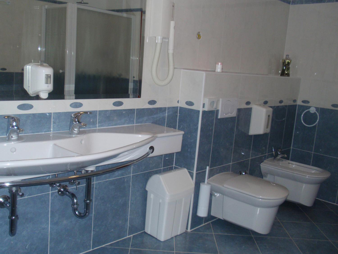 Bathroom 3, ORHIDEJA by ALOUMON TURIZAM, Pula