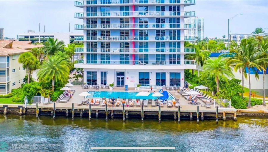 Studio apartment with an incredible view- 14, Broward