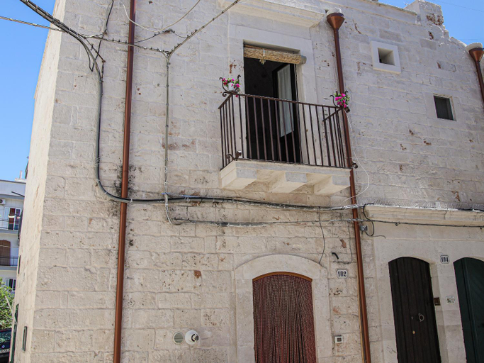 Others 3, Domus Petra civico 104, Brindisi