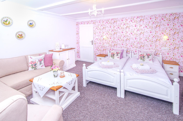 Bedroom 3, Chata Pogaduchy, Braniewo