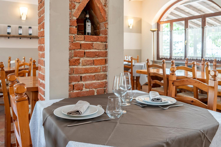 Food & Drinks 2, Agriturismo Cantine Bevione - Rooms with air conditioning, Cuneo