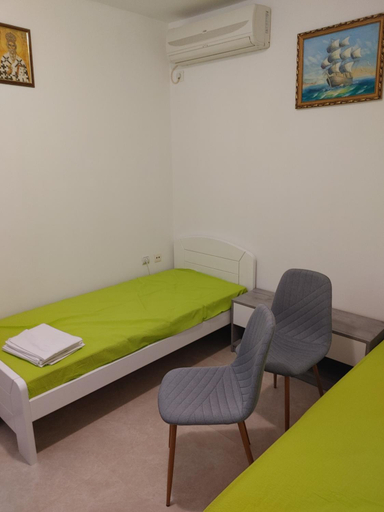 Others 1, Vila Sipovac