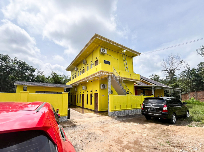 Exterior & Views 2, Penginapan Dvn & Tmy 01 Mitra RedDoorz, Banyuasin