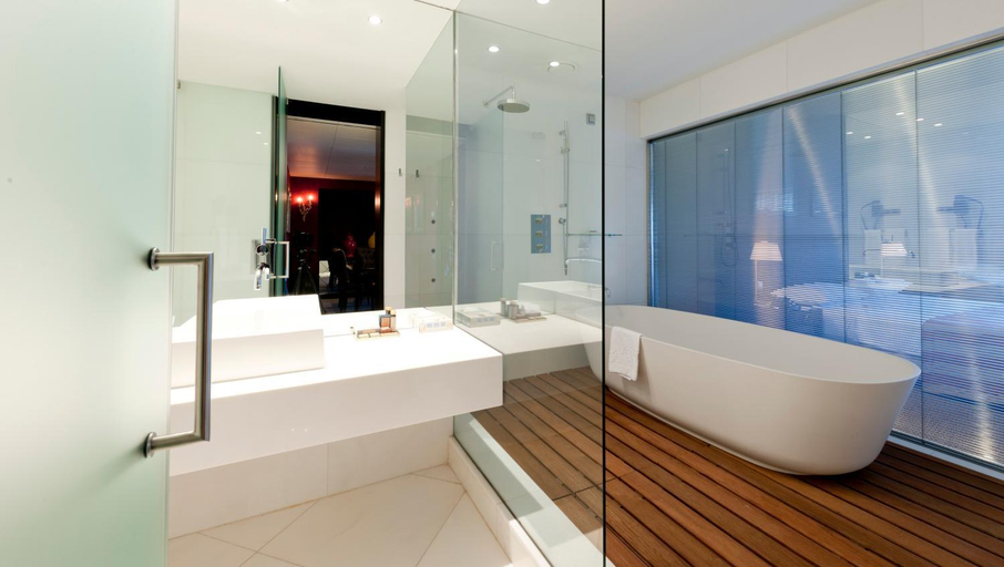 Bathroom 5, Hotel Casino Chaves, Chaves