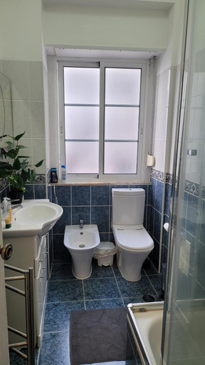 Others 4, Room Atalaia- Ideal for Single, Lisbon