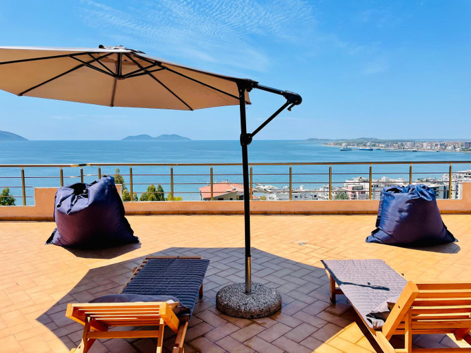 Others 4, Villa Coli, Vlorës