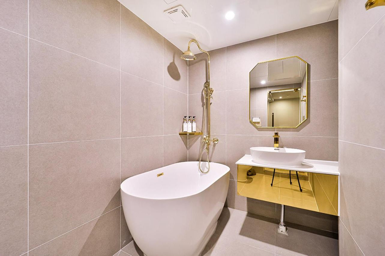 Bathroom 3, Denbasta Hotel Daeyeon, Nam