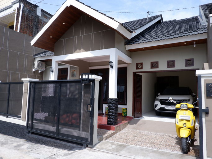 Exterior & Views 2, Singgah Tentrem Homestay Yogyakarta, Sleman
