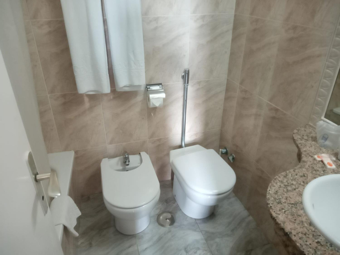 Bathroom 4, Hotel Tropical, Santa Cruz de Tenerife