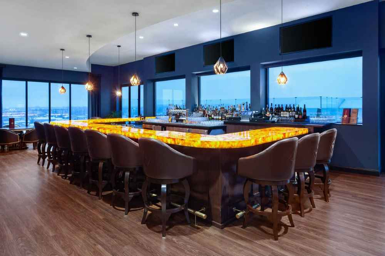 Food & Drinks 5, Legacy Hotel Trademark Collection By Wyndham, Brown