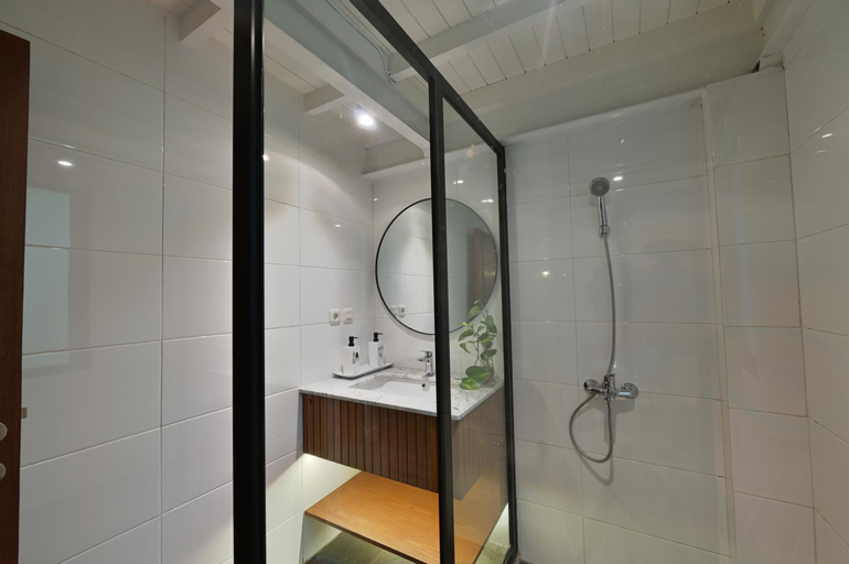 Bathroom 15