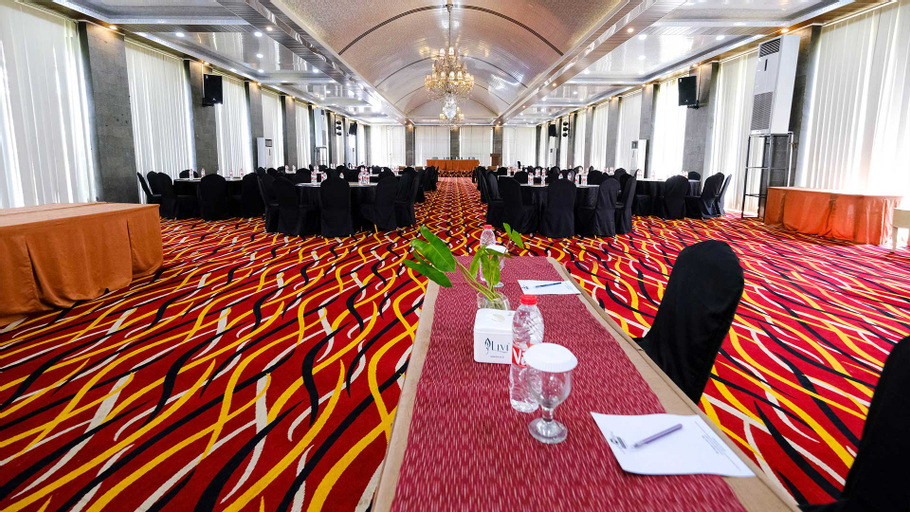 Business Facilities 18