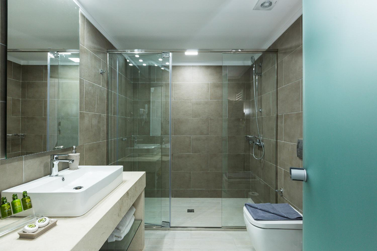 Bathroom 5, Sun&Sea Plus Resort, Crete