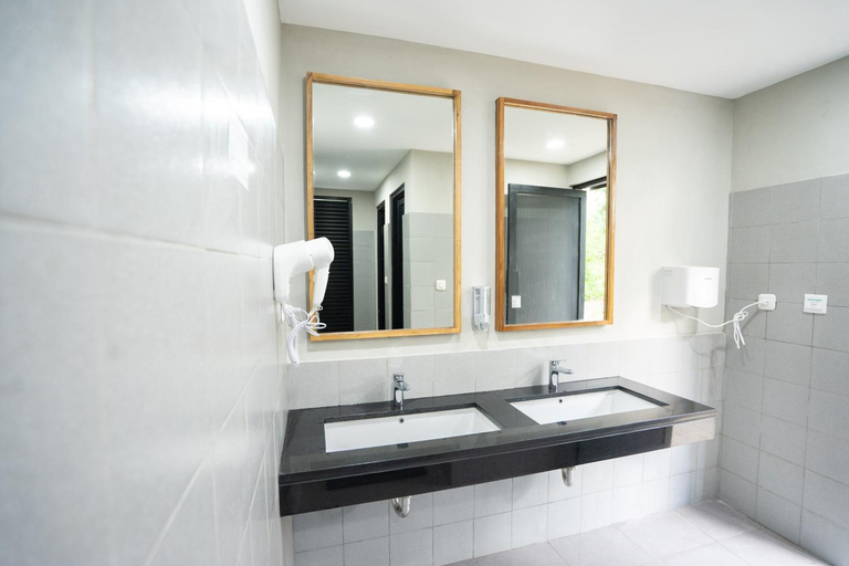 Bathroom 20